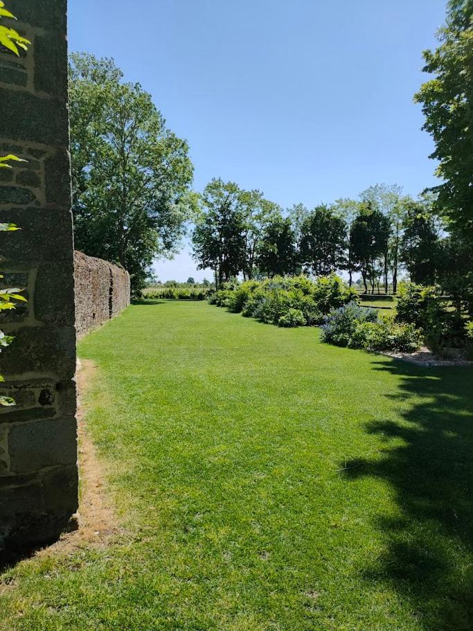 Domaine Du Manoir De Vains Hotel Exterior photo