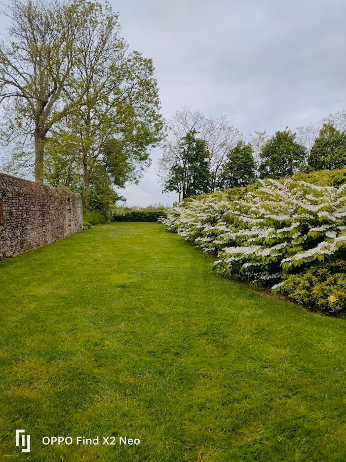 Domaine Du Manoir De Vains Hotel Exterior photo