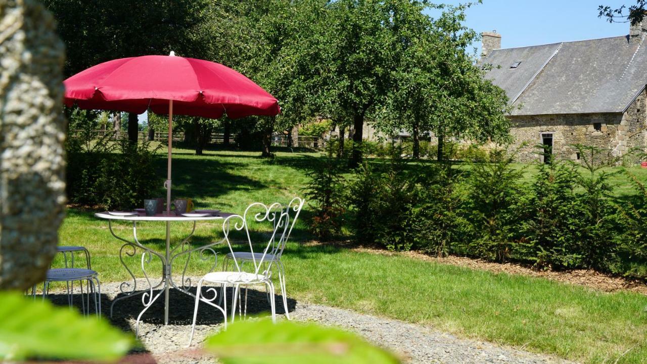 Domaine Du Manoir De Vains Hotel Exterior photo